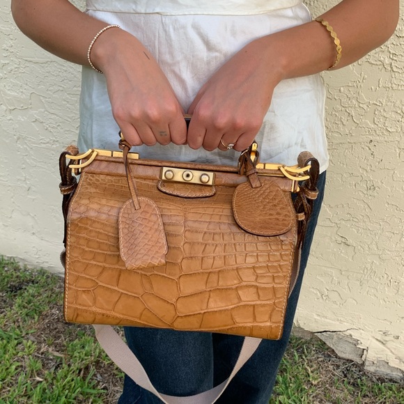 (17) GUCCI 80s Trunk Croc - Picture 1 of 16